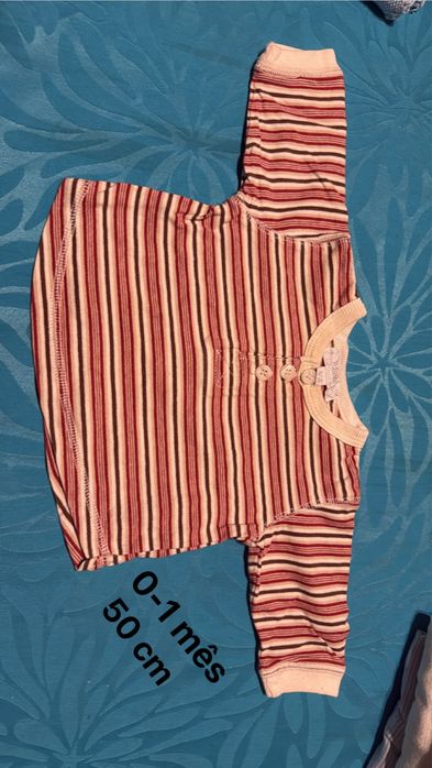 Várias camisolas de bebé