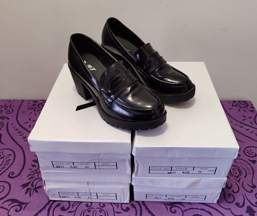 Sapatos VH pretos- Novo 

- Tamanhos: 39/40 e 41
- Fabricado em Portug