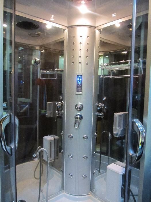 5-кімн Апартаменти з джакузі в 3-х поверхах біля тц Форум