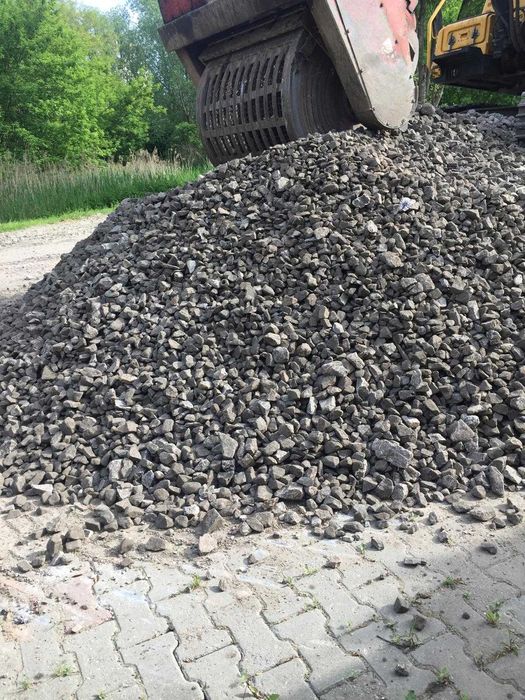 Piach, ziemia, kruszywa sypkie z dowozem błyskawicznie