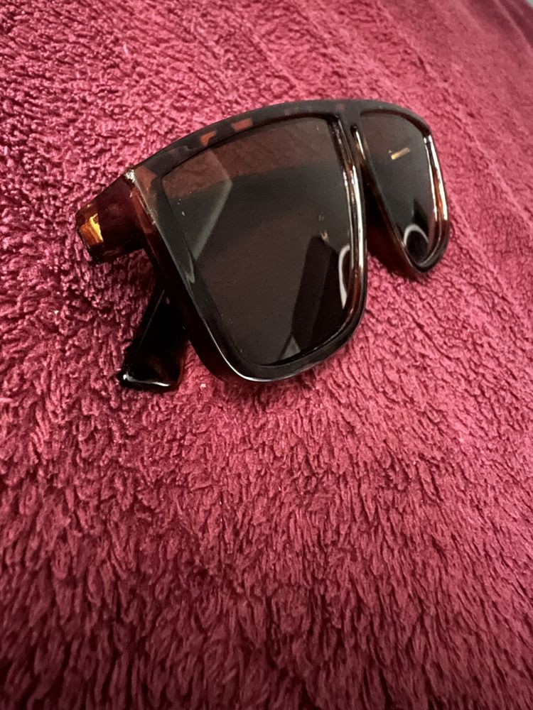 Okulary przeciwsłoneczne, grube oprawki, kol. ciemna pantera