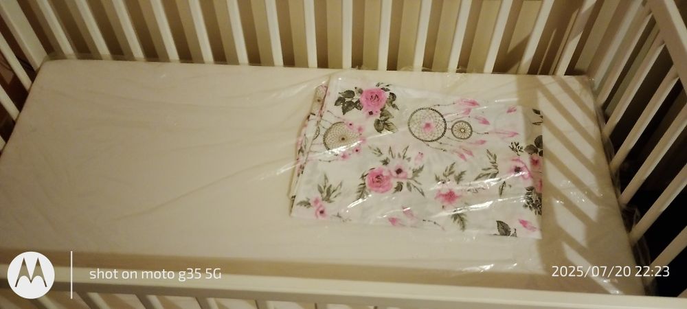 Nowe łóżecxko z pościelą i baldachimem itd