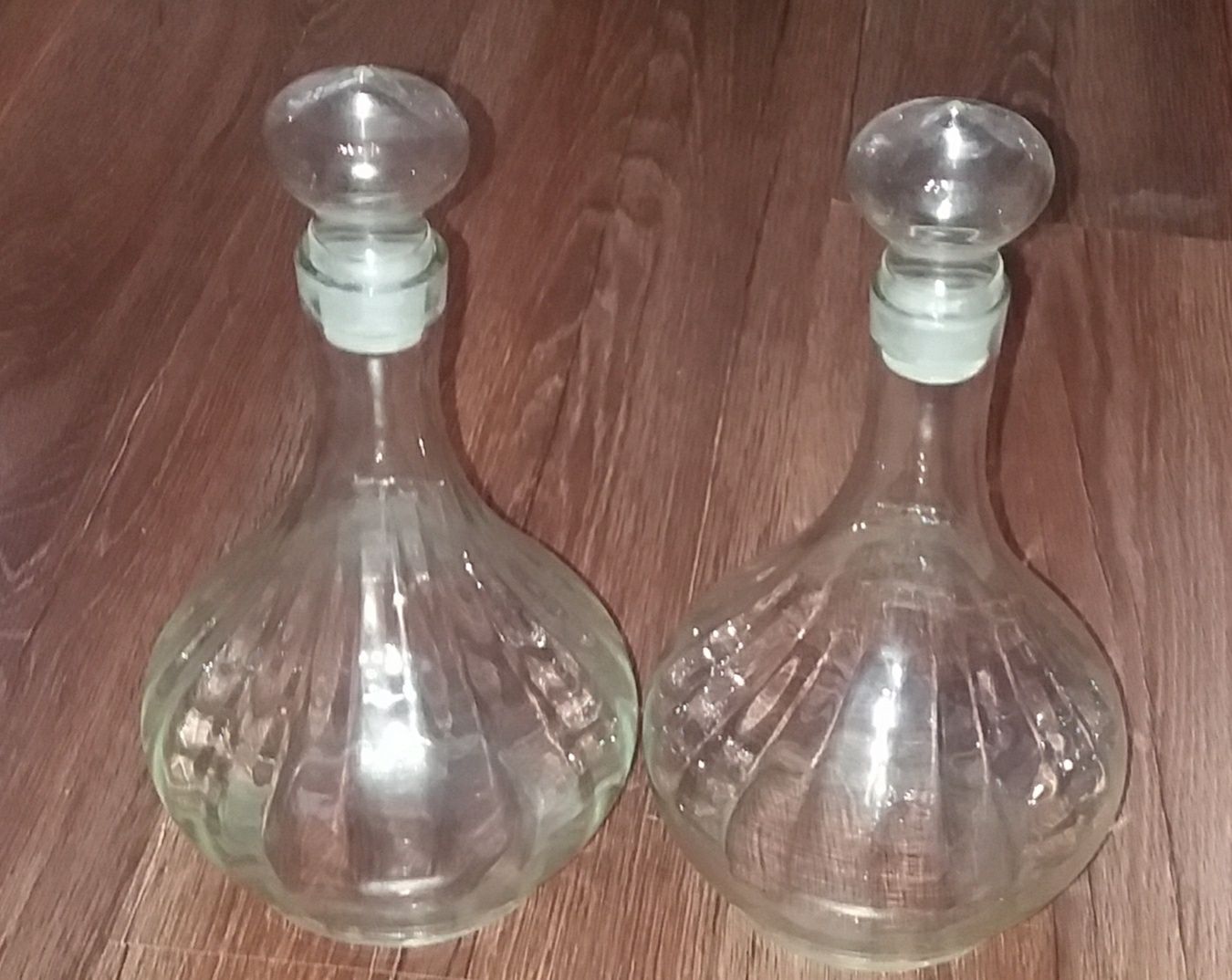 Набор стеклянный (бутылка и 6 стопок); 2 графина