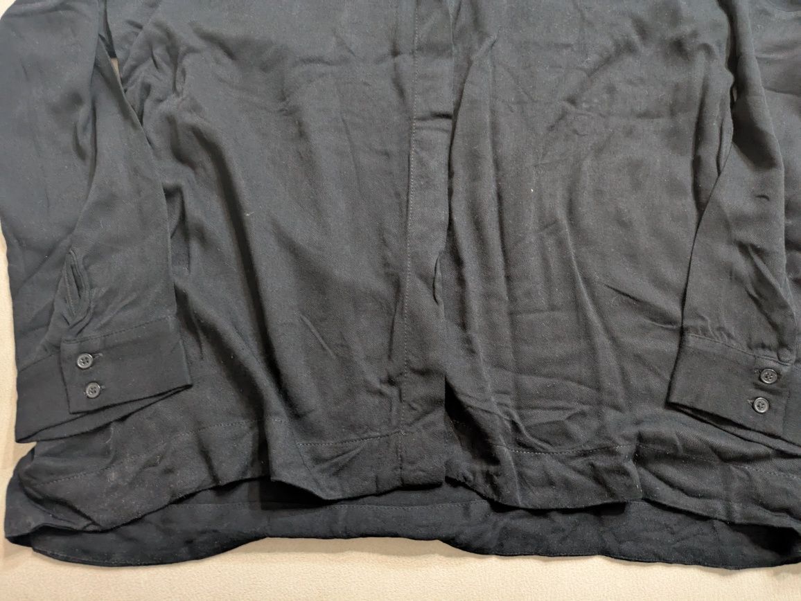 Camisa preta com pérolas da Zara