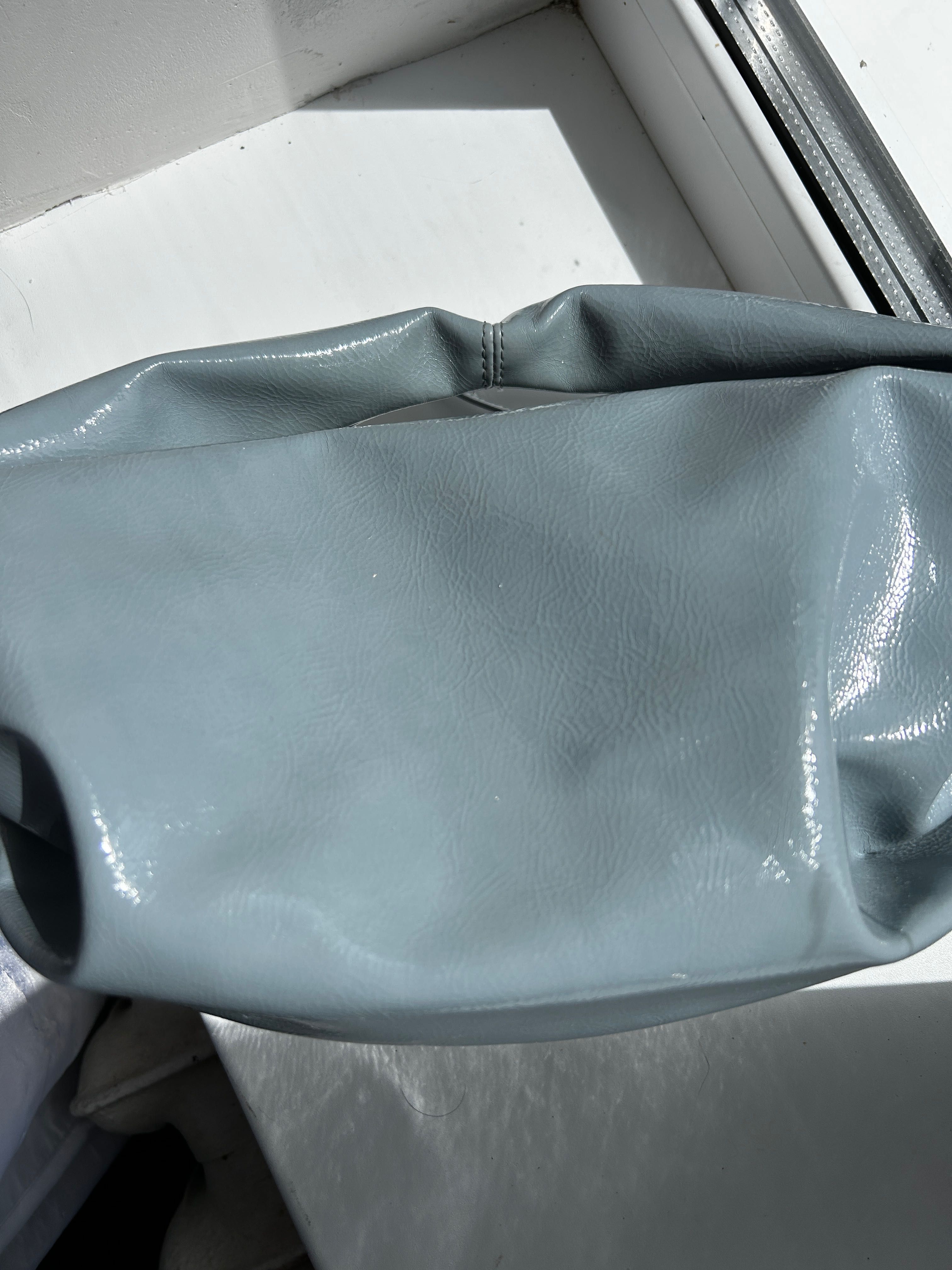 Блакитна лакована сумочка Zara