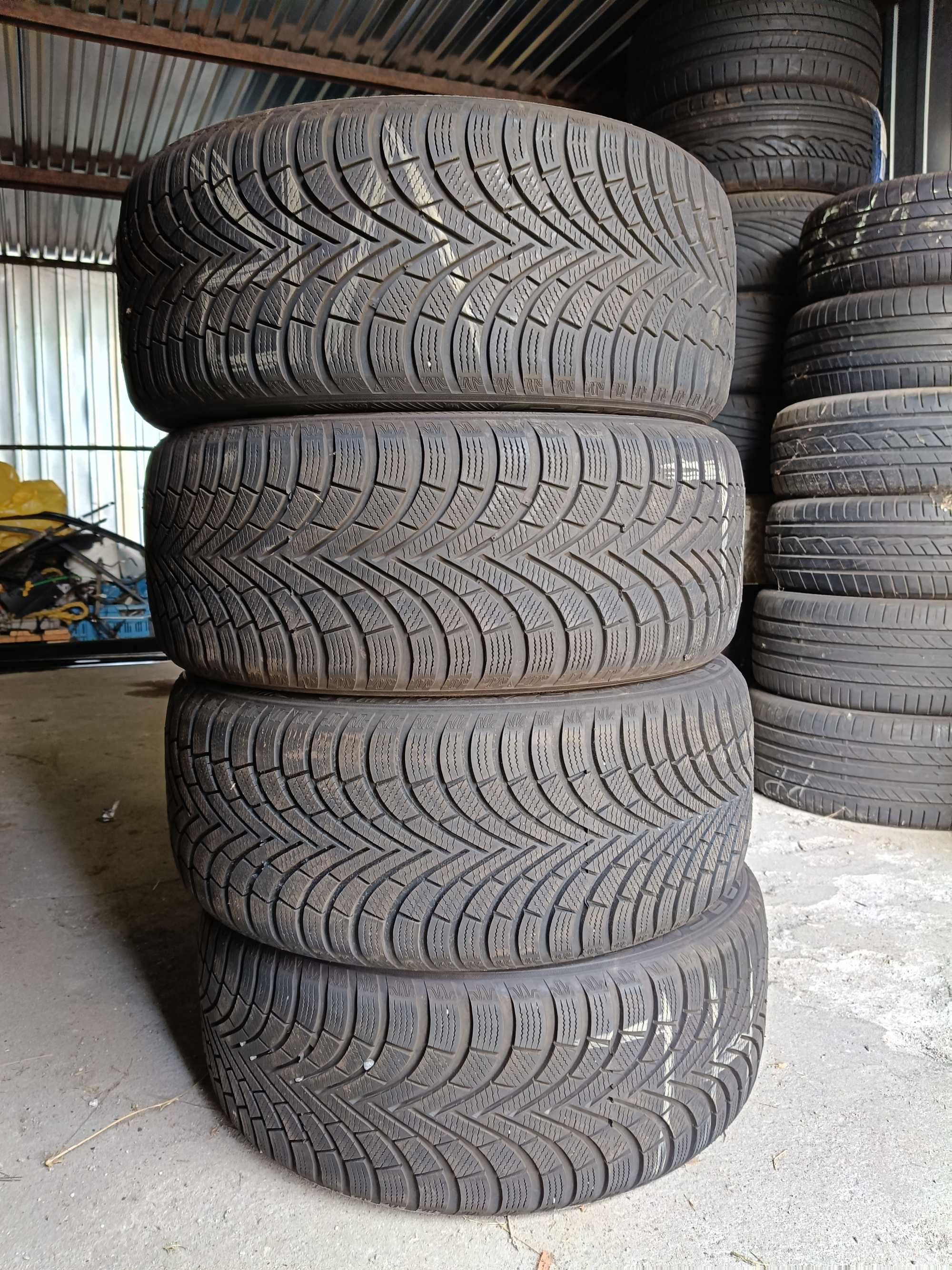 Komplet opon zimowych Maxxis Premitra Snow 235.45.18 JAK NOWE, OKAZJA