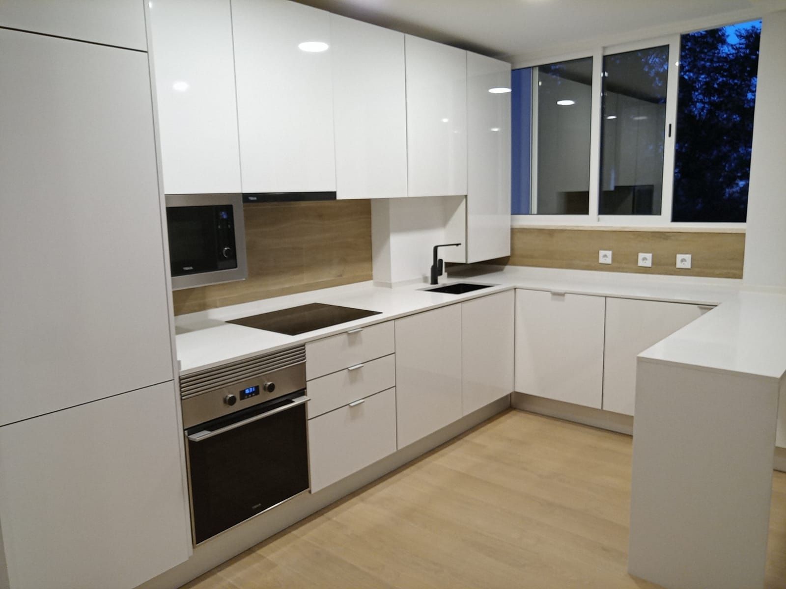 Cozinhas, Roupeiros, Mobiliário sob medida e projeto. Peça Orçamento!
