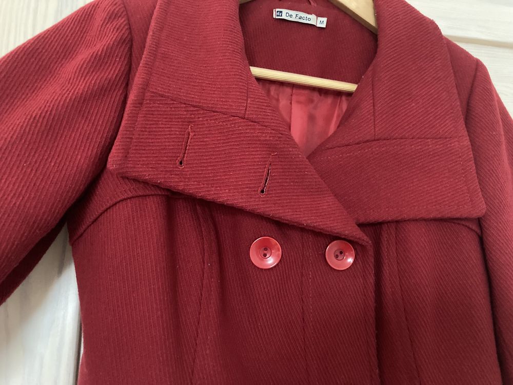 Płaszcz vintage czerwony prążkowany M defacto