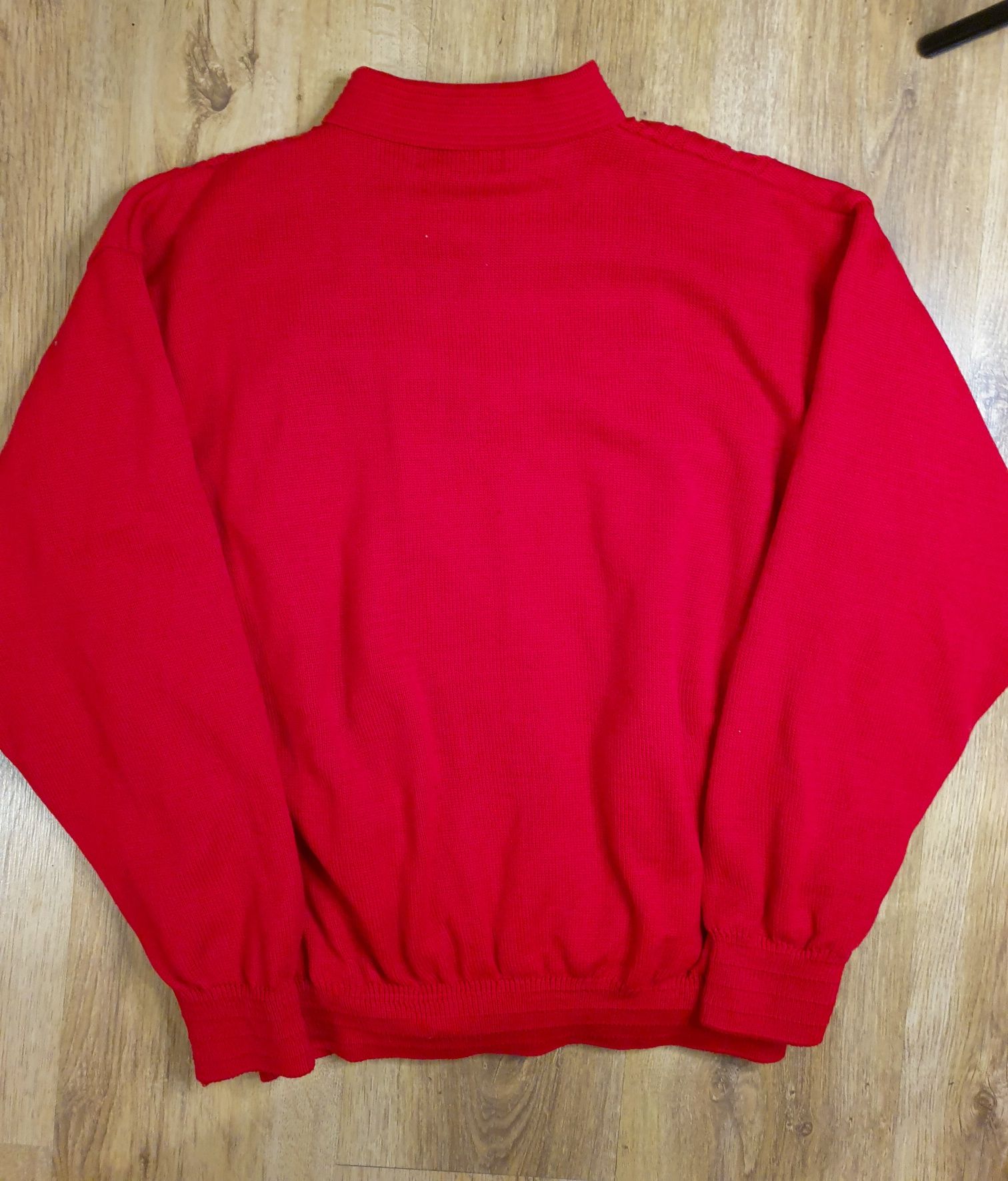 Vintage czerwony sweter świąteczny z kołnierzykiem ocieplany elegancki
