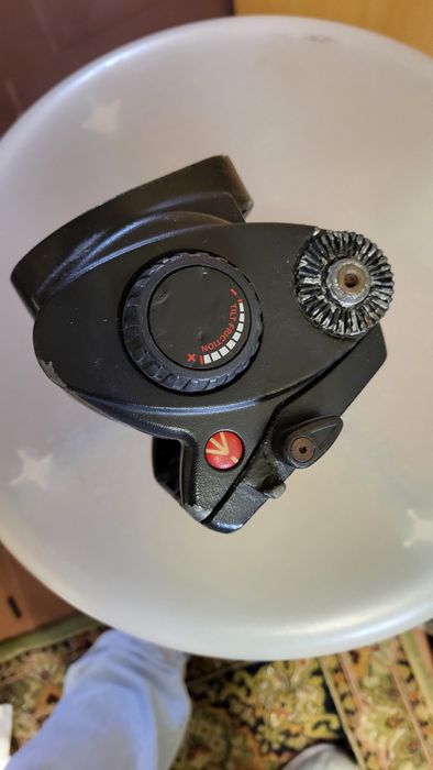 Cabeça de tripé  Manfrotto 501HD  a fubionar