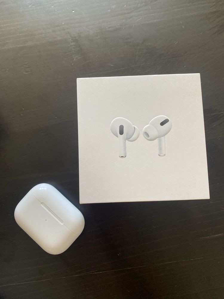 AirPods Pro Apple
