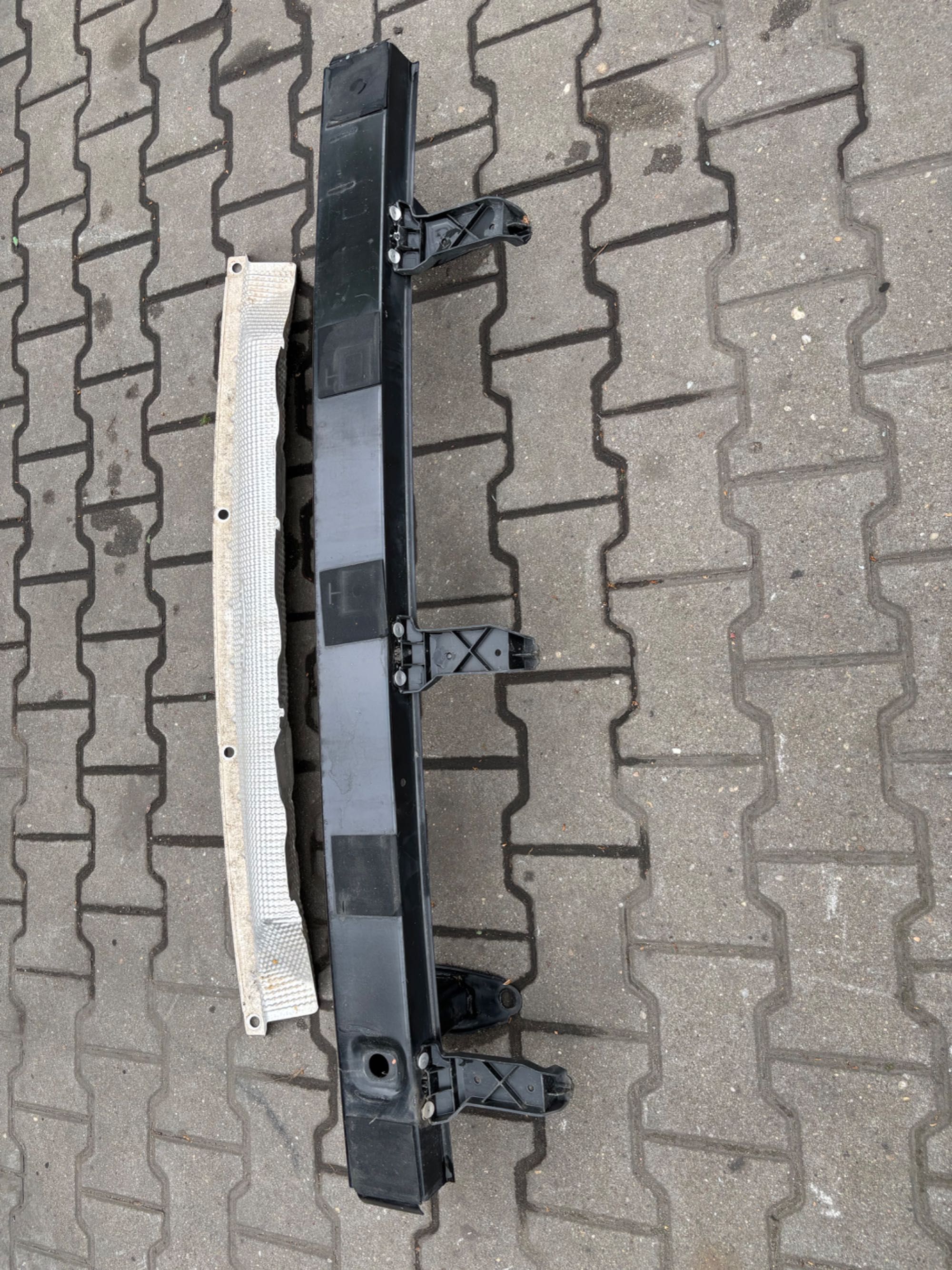 Belka zderzaka tył Renault Twingo III kompletna.