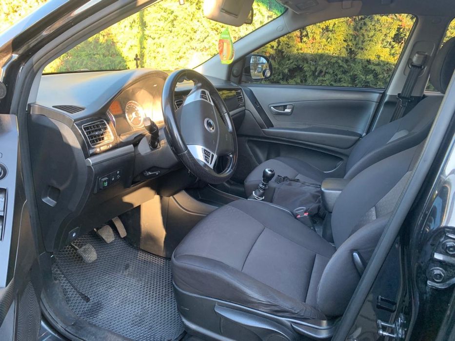 SsangYong Korado 2.0 газ/бенз 2013 рік