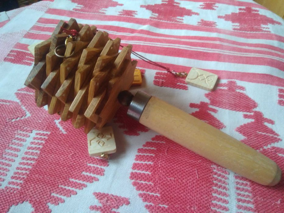 Алатырь-руны (набор со шкатулкой) (55 рун)