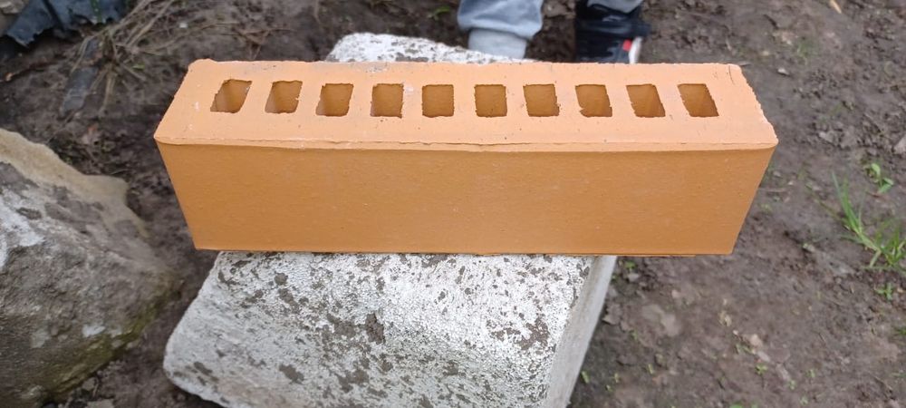 Продам  кирпич ( самовывоз )