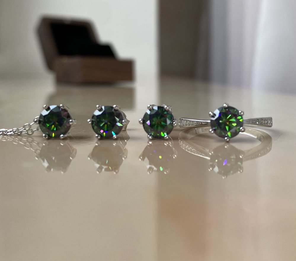 Муасаніт конкурент діамантів сережки Rainbow Green 1 карат пусети