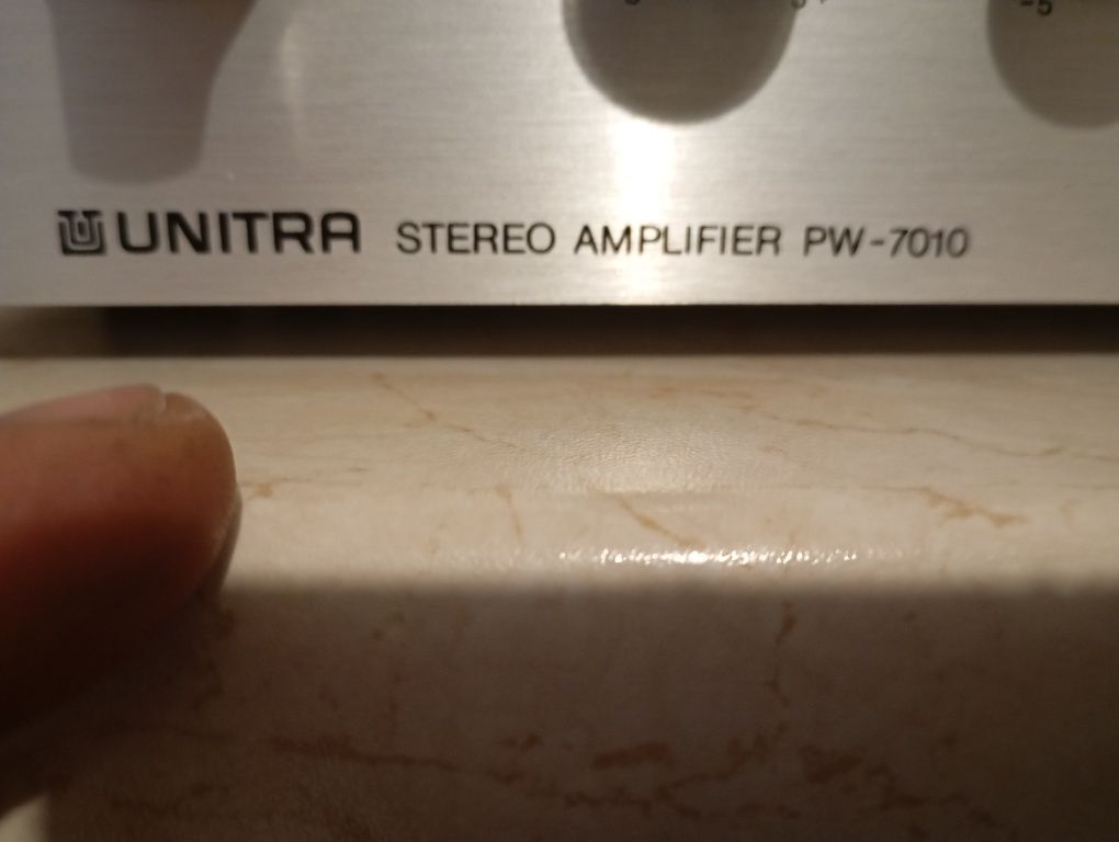 Sprzedam ładny wzmacniacz UNITRA PW 7010.