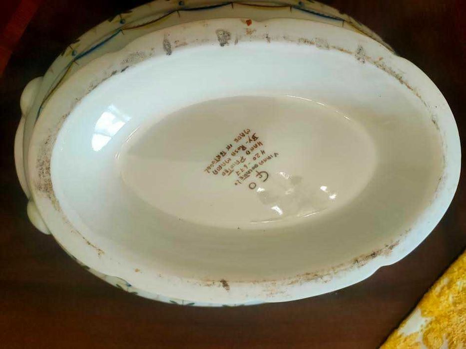 Terrina com prato motivo colorido da louça de Viana do Castelo