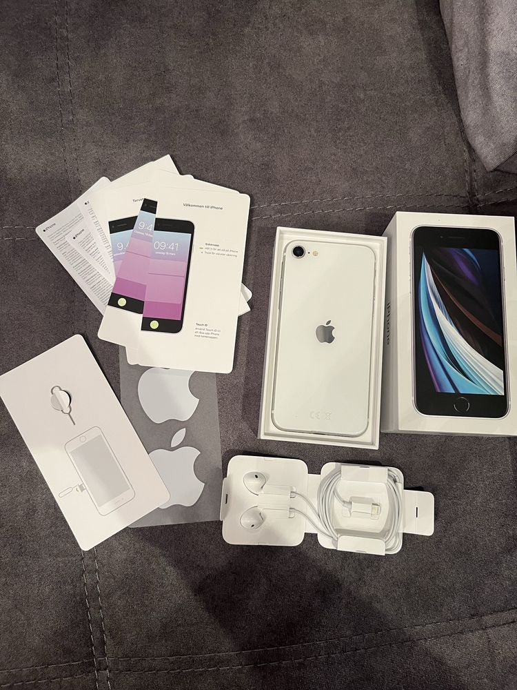 iphon se 2020 у гарному стані.