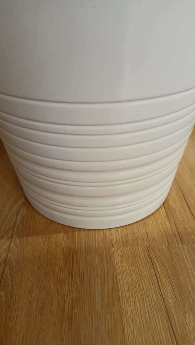 Donica doniczka ceramiczna biała osłonka na kwiaty duża  IKEA MUSKOT
