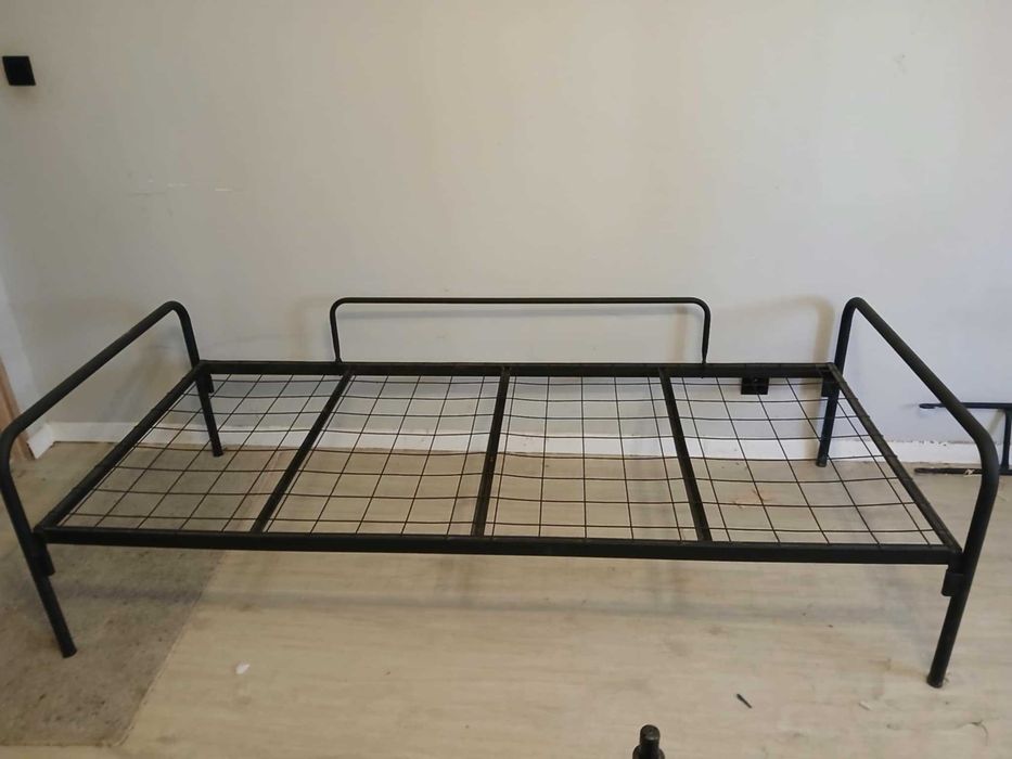 sprzedam łóżko metalowe , pracownicze