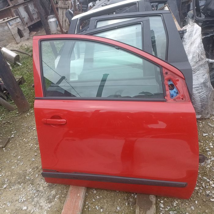 Двері праві Нісан ноте  Nissan note