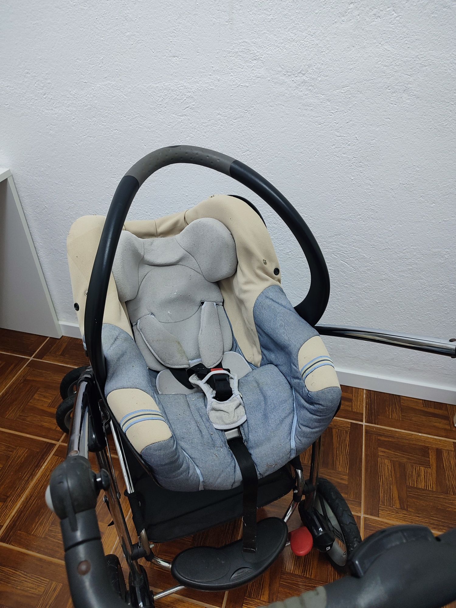 Carrinho Bebé Confort com ovo