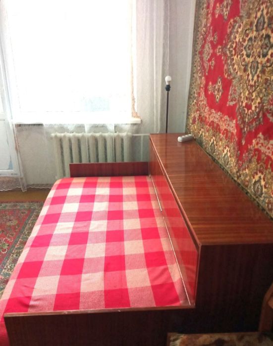 Здам кімнату для проживання дівчини. Олени Теліги.