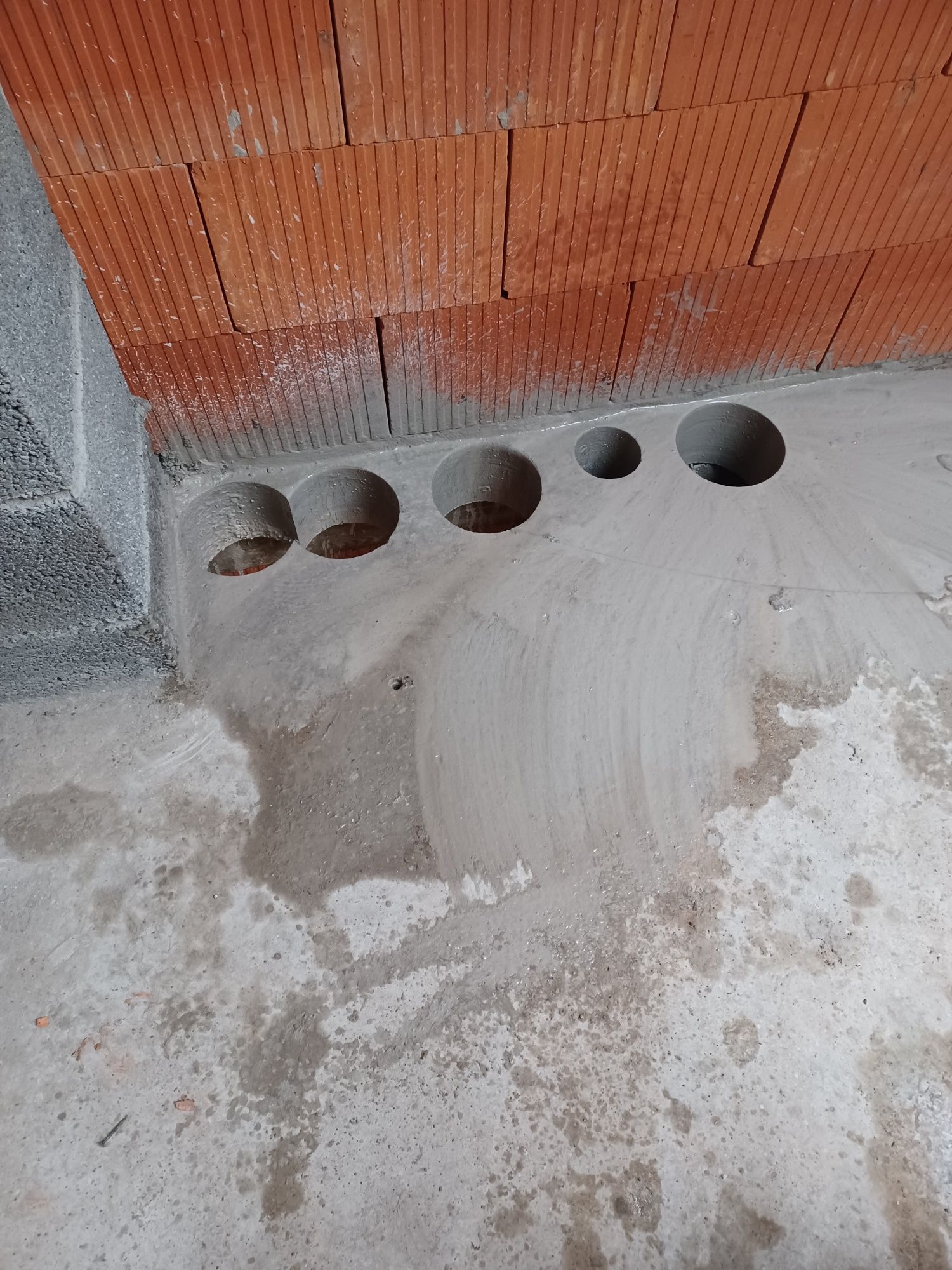 Wiercenie otworow. Przewierty w betonie.ciecie betonu.Wiertnica.Hilti.