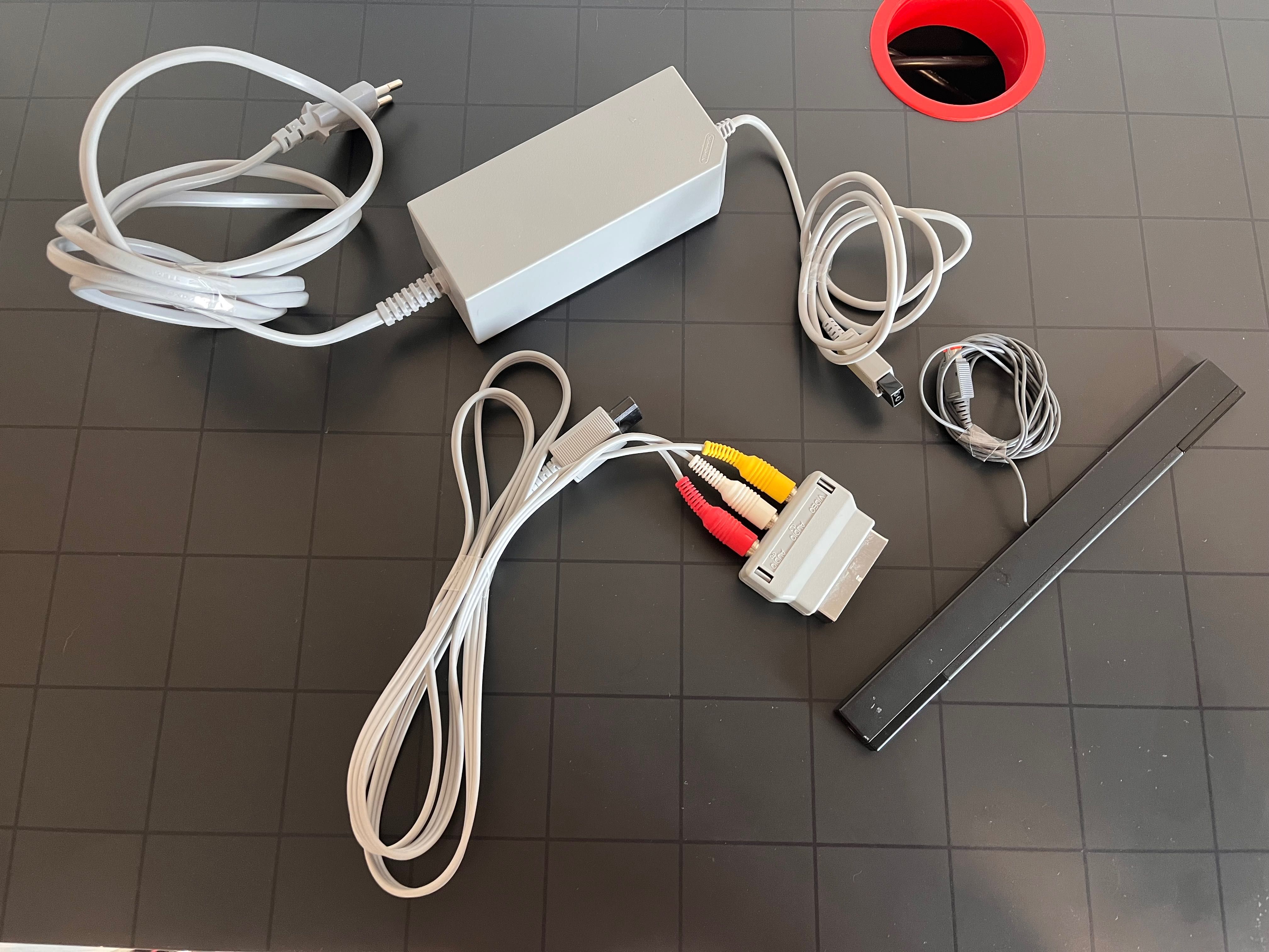 Wii Mini em Perfeito Estado + Acessórios e 12 Jogos!