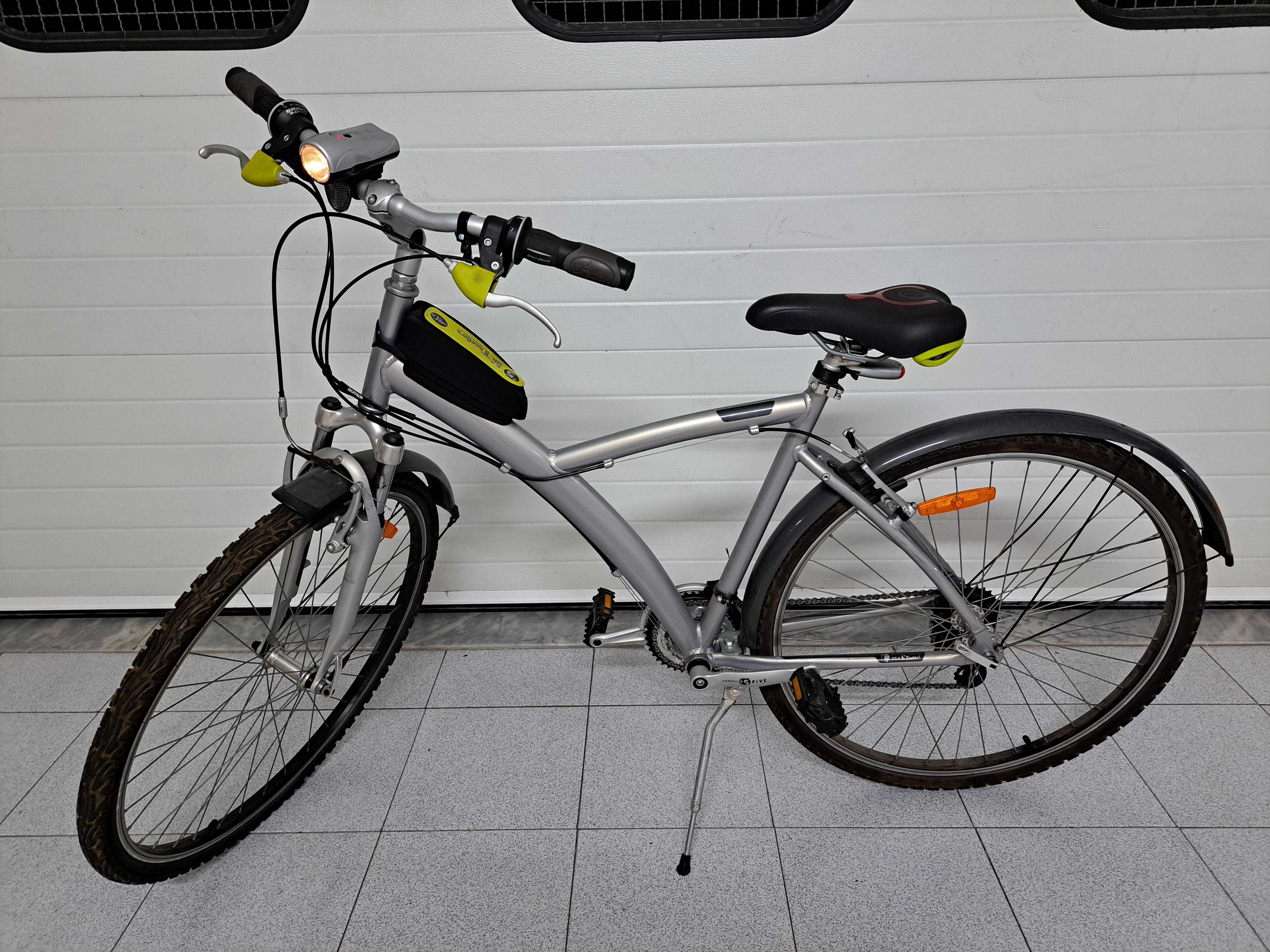 Bicicleta de cidade Decathlon, b'Twin, roda 28