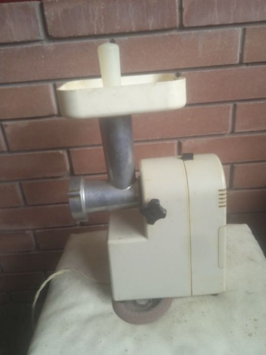 Електромясорубка