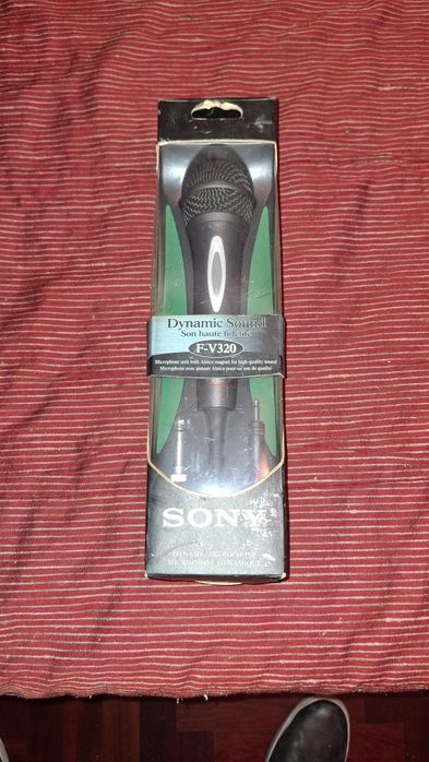 Microfone Dynamic Sound F-V320 Sony ainda na caixa