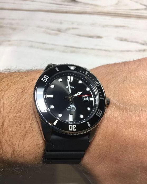 Продаю свои часы Casio Duro MDV-106.