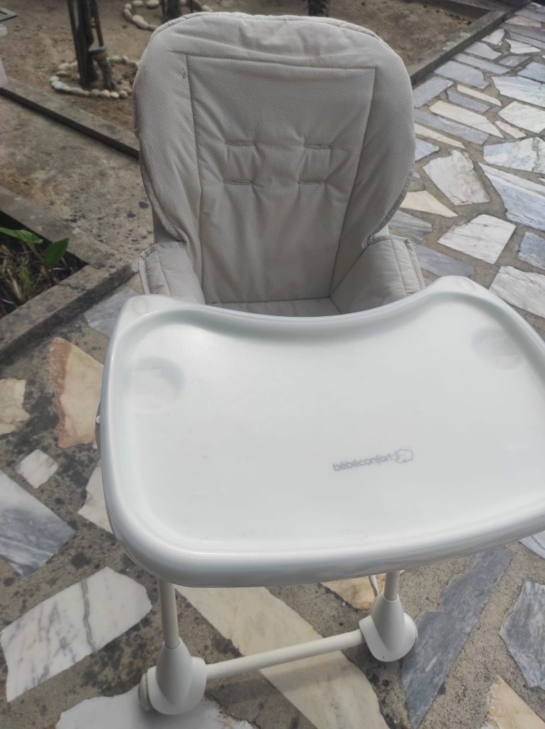 Cadeira de refeição para bebé