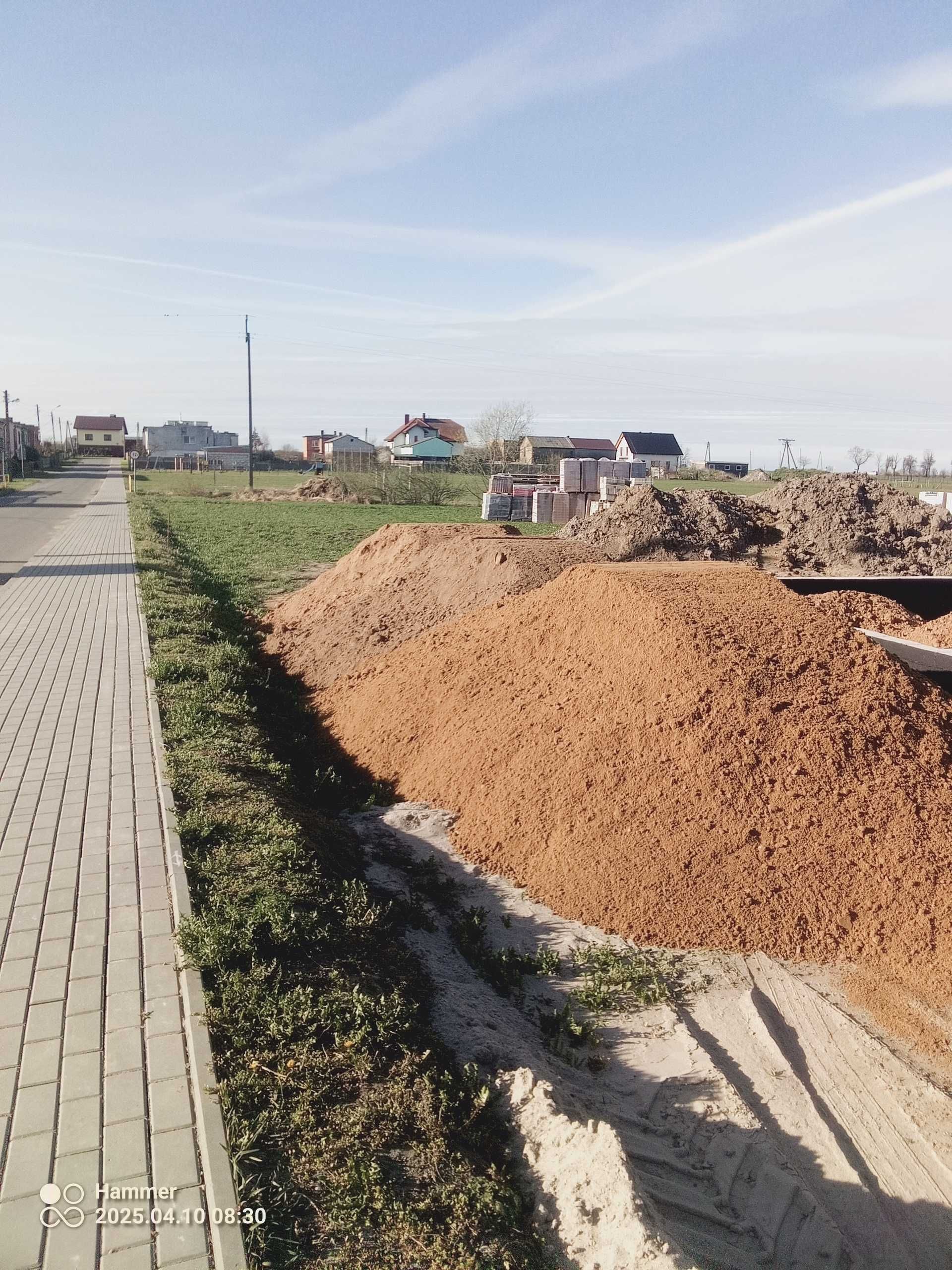 Piasek, gruby żwir, ziemia, podsypka.