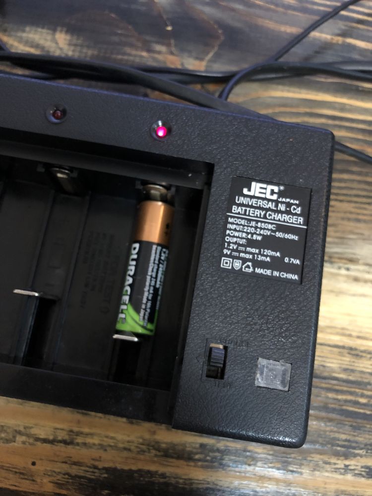 Универсальное зарядное устройство JEC battery charger