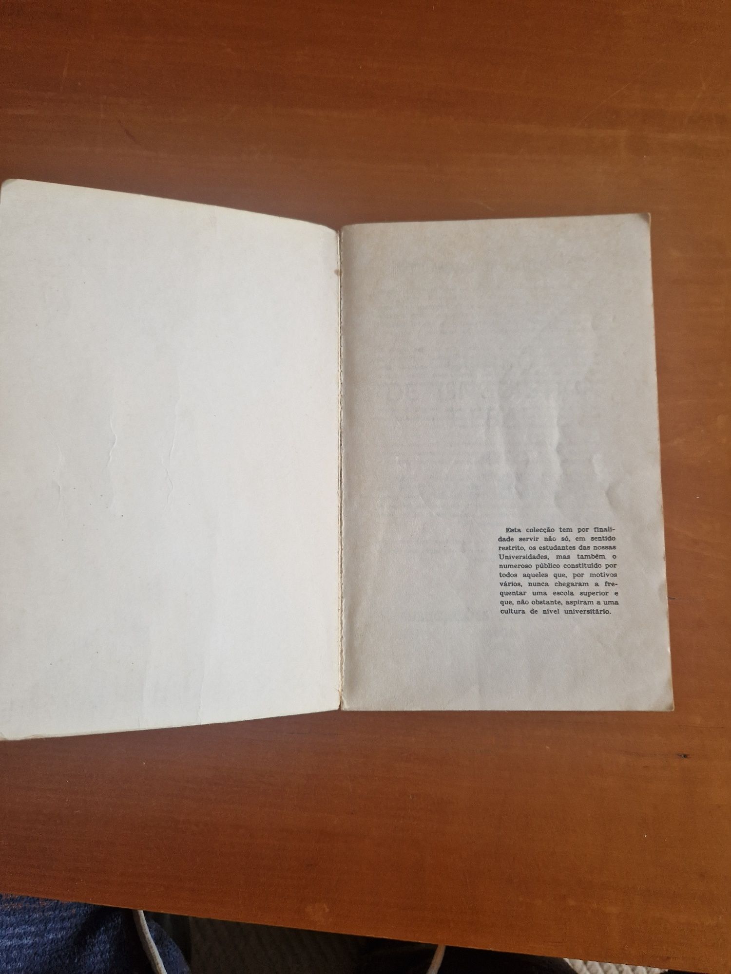 Livro "Curso de Linguística Geral", de Ferdinand de Saussure,  1978.