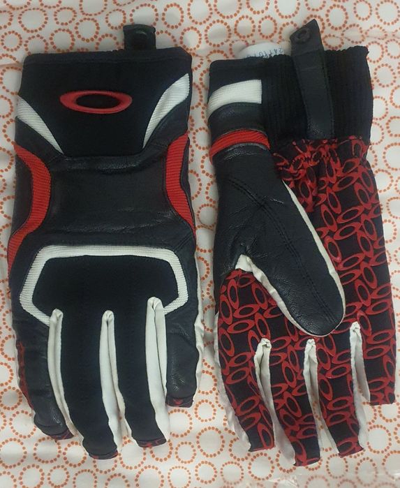 Luvas OAKLEY em pele e meia