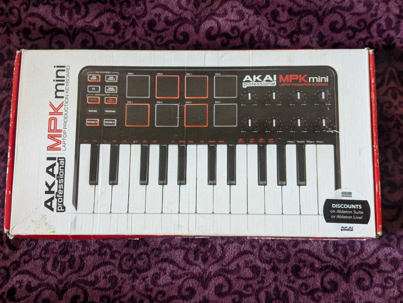 MIDI клавіатура AKAI MPK mini гарний стан повний коплект