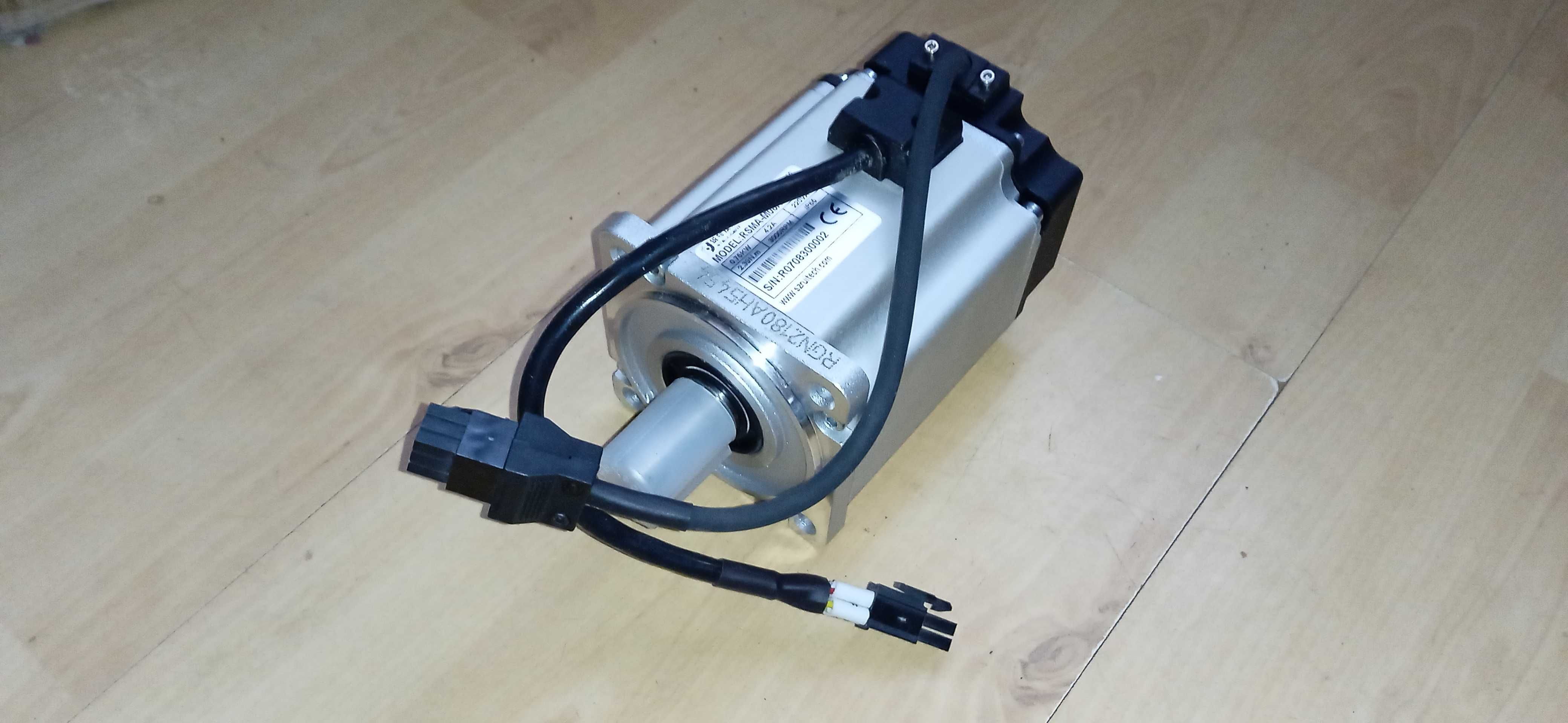 Servo motor servo silnik 0,75 kW RSMA-M08H2430A + sterownik