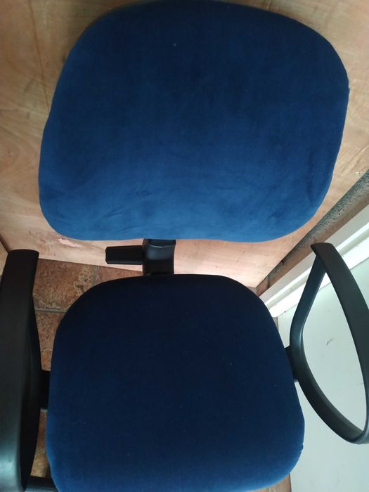 компьютерное офисное кресло новая велюровая обивка