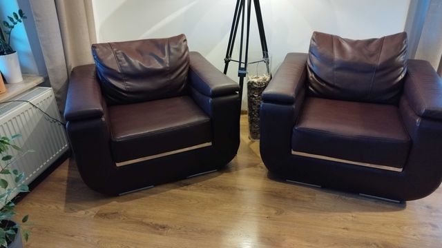 2 super wygodne fotele z eko-skóry marki Wajnert