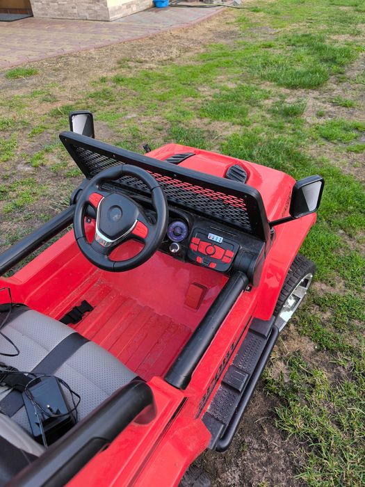 Jeep auto na akumulator 4x4