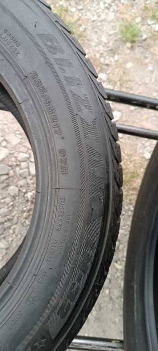 Зимові шини 225/55 R17 Bridgestone blizzak lm32(RFT)