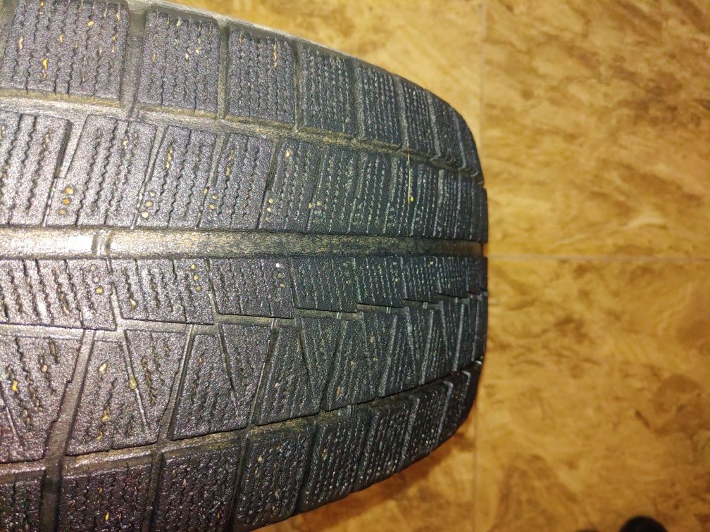 Продам зимові Bridgestone Blizzak Rovo GZ 205*55*16