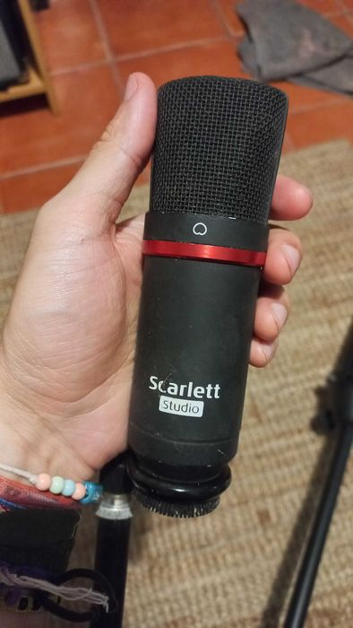 Microfone Scarlett Studio com Tripé Stagg