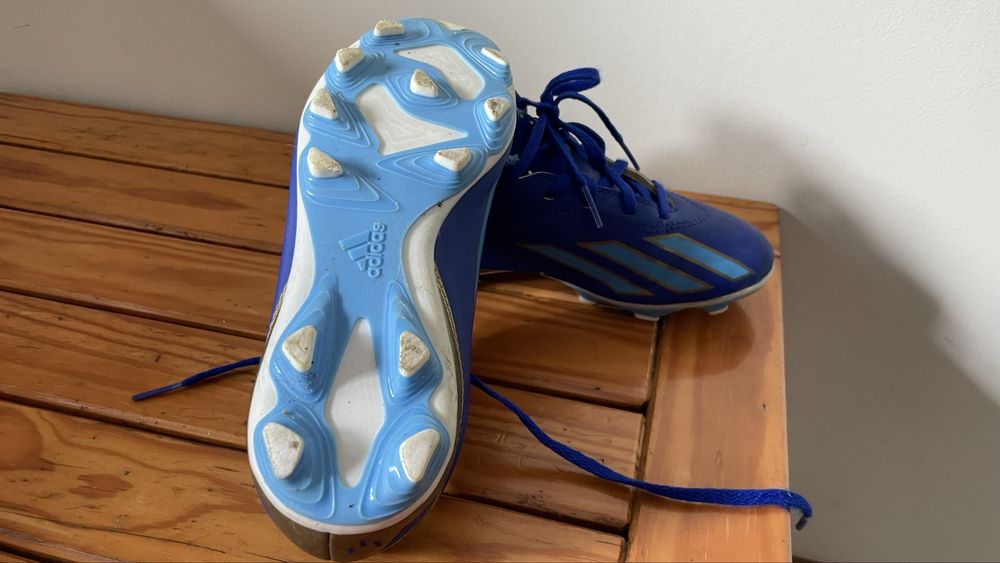 Chuteira infantil Adidas “Messi”
