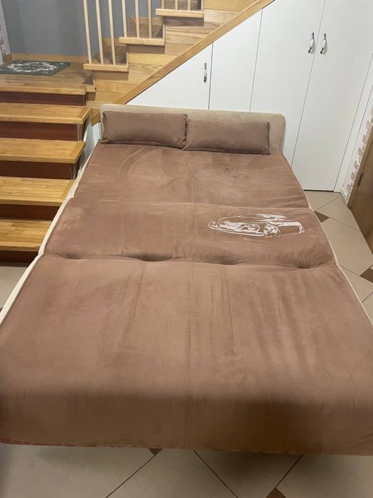 Диван зручний коричневий