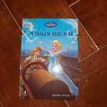 Livro Frozen, praticamente novo.